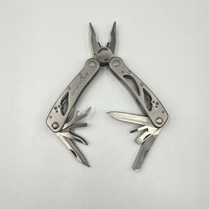 Carhartt Multi-Tool Pliers Multitool And Set Of Driver Tips With Belt Pouch